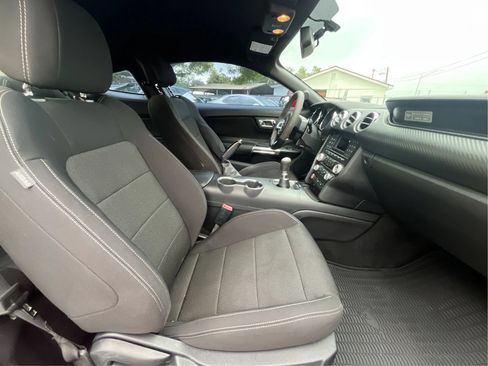 Used 2017 Ford Mustang Coupe RWD image 22