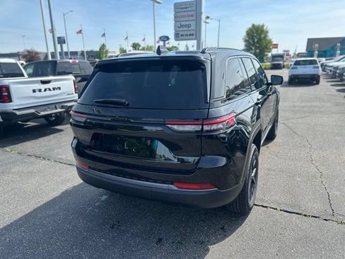 New 2026 Jeep Grand Cherokee Altitude AWD/4WD image 8