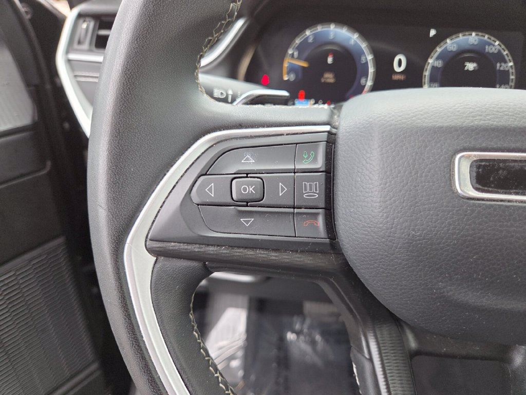 Used 2023 Jeep Grand Cherokee L Laredo AWD/4WD image 35