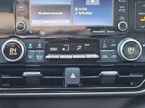 Used 2022 Toyota Highlander XLE image 24