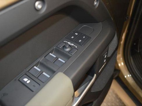 New 2026 Land Rover Defender 110 X-Dynamic SE AWD/4WD image 18