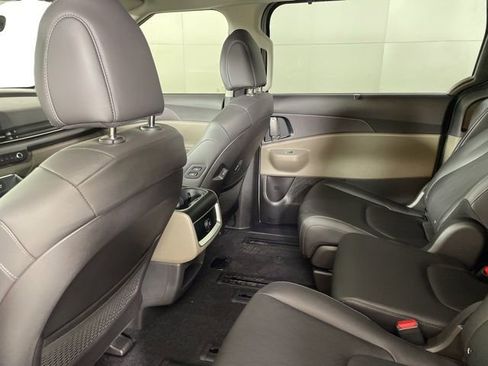 New 2026 Kia Carnival EX image 39