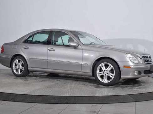 Used 2004 Mercedes-Benz E 500 Sedan image 7