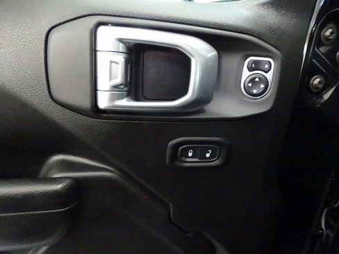 Certified 2022 Jeep Wrangler Unlimited Rubicon w/ Xtreme Recon 35" Tire Package image 4