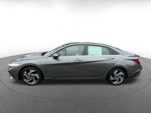 Used 2025 Hyundai Elantra SEL image 9