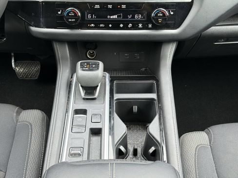 Certified 2025 Nissan Pathfinder SV FWD image 3