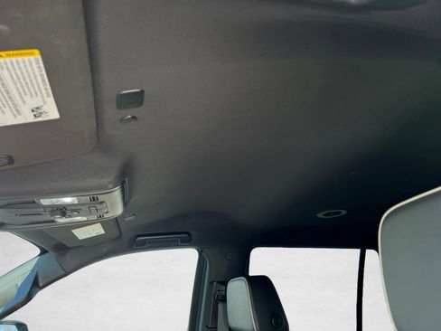 Used 2024 Chevrolet Tahoe Premier AWD/4WD image 12