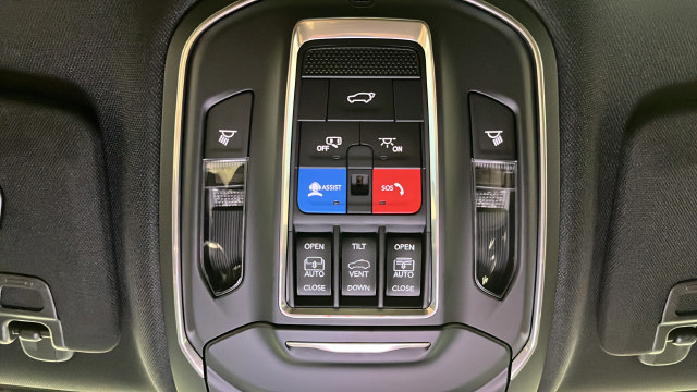 Used 2025 Jeep Grand Cherokee Overland AWD/4WD image 33