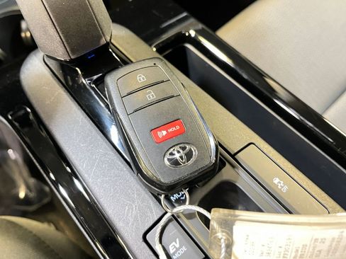 Used 2025 Toyota Prius LE image 22