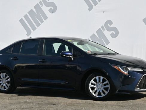Used 2020 Toyota Corolla LE image 3