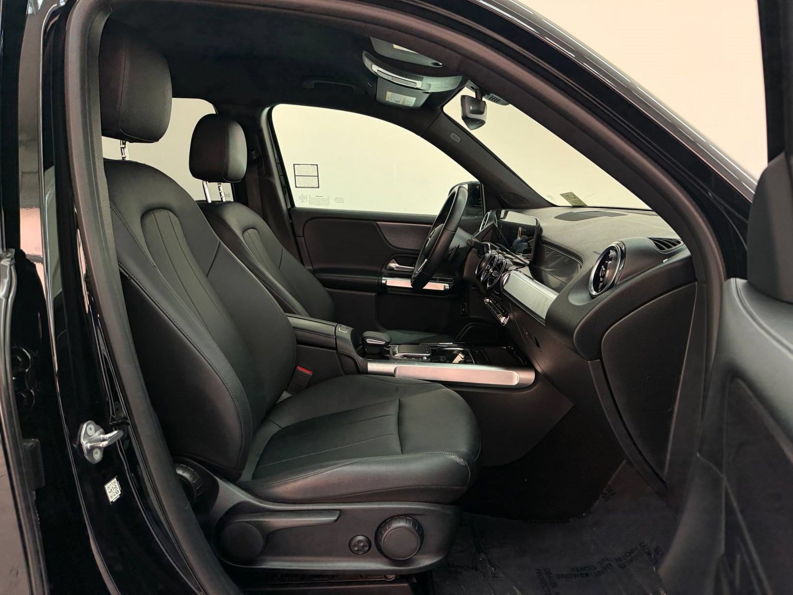 Used 2022 Mercedes-Benz GLB 250 image 22