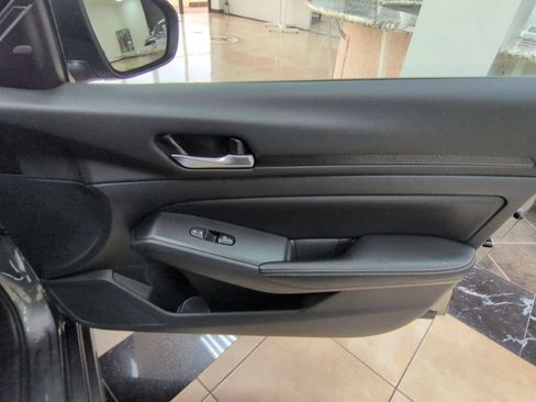 Used 2025 Nissan Altima 2.5 SV FWD image 30