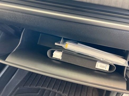 Used 2023 Kia Telluride EX w/ EX Captain's Chair Package image 34