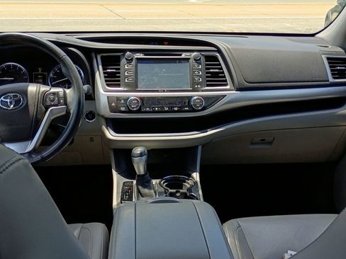 Used 2015 Toyota Highlander XLE FWD image 6