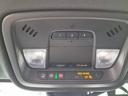 Used 2022 Chevrolet Traverse LT FWD image 20
