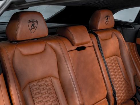 Used 2021 Lamborghini Urus AWD/4WD image 33