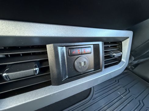 Used 2025 Ford F250 Lariat w/ Black Appearance Package image 26