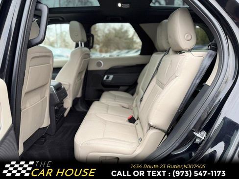 Used 2018 Land Rover Discovery SE image 19