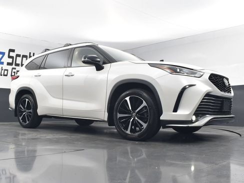 Used 2021 Toyota Highlander XSE AWD/4WD image 23