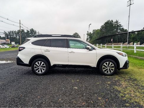Used 2022 Subaru Outback Premium AWD/4WD image 4