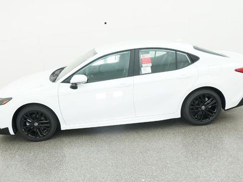 New 2026 Toyota Camry SE image 11