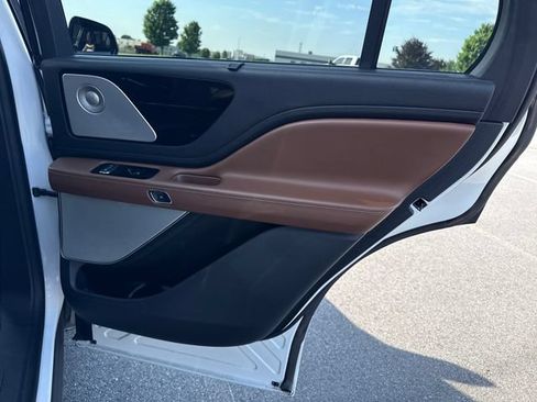 Used 2022 Lincoln Aviator Grand Touring w/ Equipment Group 301A AWD/4WD image 17