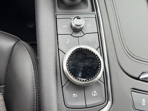 New 2025 Cadillac XT5 Luxury image 32