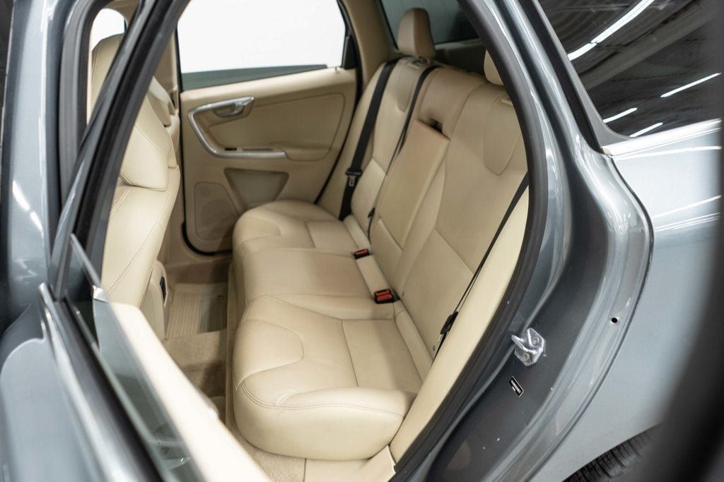 Used 2016 Volvo XC60 T5 Premier w/ Proximity Package FWD image 13