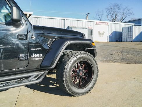 Used 2019 Jeep Wrangler Unlimited Sahara image 28