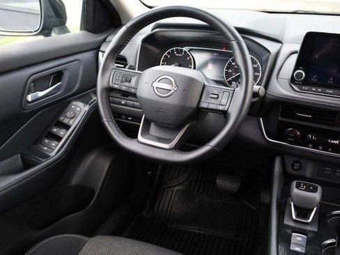 Used 2025 Nissan Rogue SV image 23