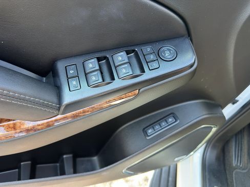 Used 2018 Chevrolet Tahoe Premier image 16