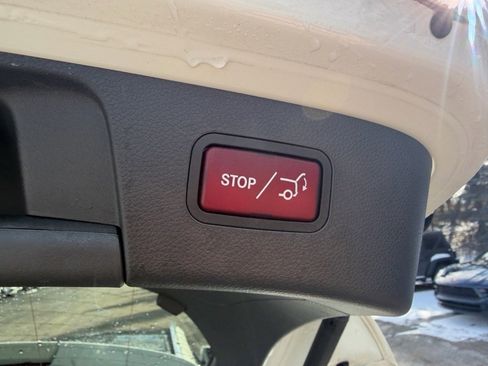 Certified 2016 Mercedes-Benz GLA 250 4MATIC image 38