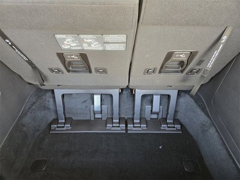 New 2026 Kia Carnival EX image 22