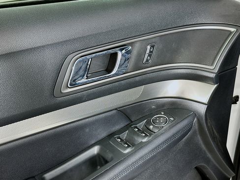 Used 2018 Ford Explorer XLT w/ Equipment Group 201A image 15