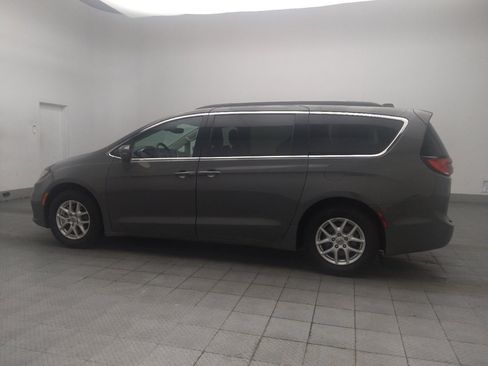 Used 2022 Chrysler Pacifica Touring-L FWD image 3