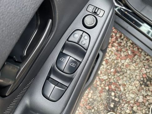 Used 2018 Nissan Kicks S FWD image 22