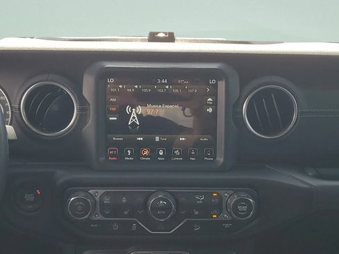 Used 2019 Jeep Wrangler Unlimited Sahara AWD/4WD image 14