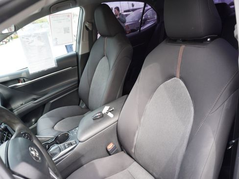 Used 2018 Toyota Camry LE image 20