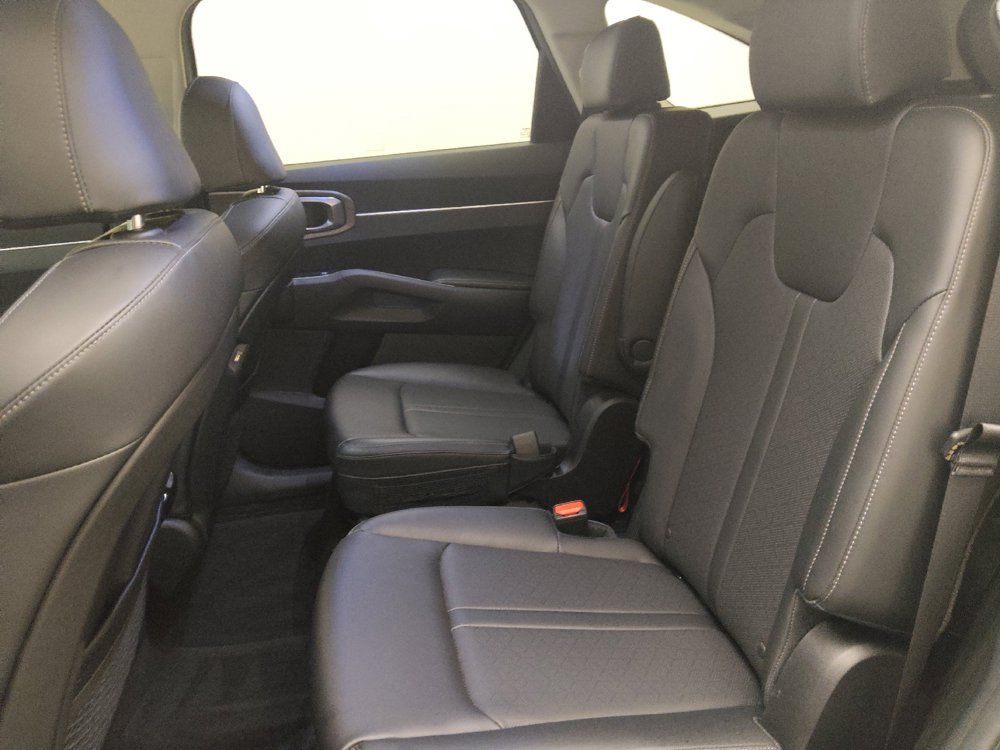 Used 2023 Kia Sorento EX w/ Panoramic Sunroof Package FWD image 18