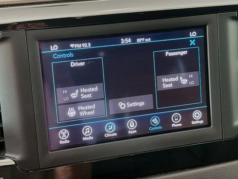 Used 2019 Chrysler Pacifica Touring-L FWD image 37