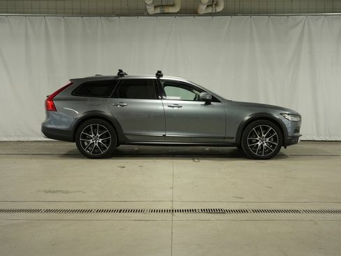 Used 2020 Volvo V90 T6 Cross Country w/ Protection Package Premier image 6