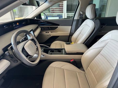 Used 2024 Lincoln Nautilus Reserve w/ Equipment Group 202A AWD/4WD image 19