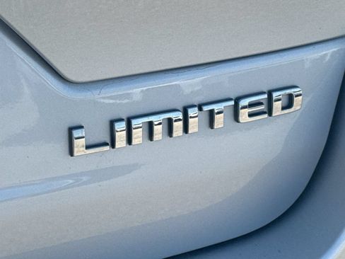 Used 2023 Jeep Grand Cherokee Limited AWD/4WD image 8