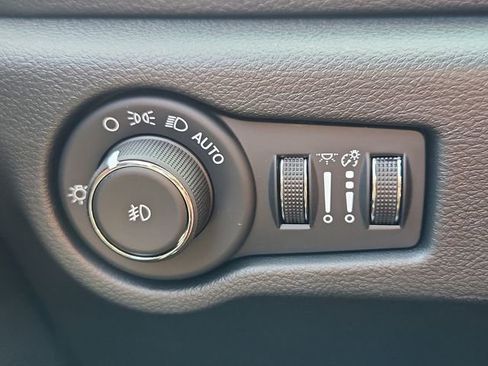 New 2026 Chrysler Pacifica Select image 21