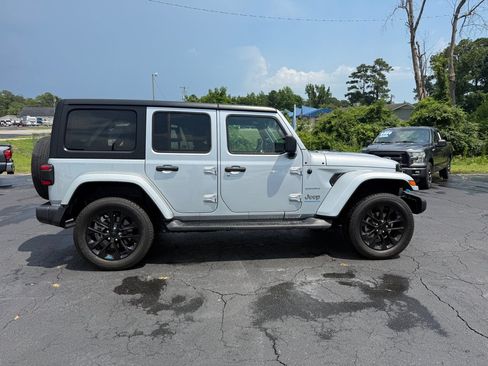 Used 2023 Jeep Wrangler Unlimited Sahara w/ Cold Weather Group AWD/4WD image 6