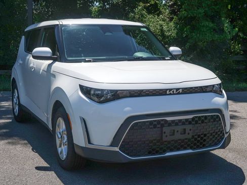Used 2023 Kia Soul LX w/ LX Technology Package FWD image 6