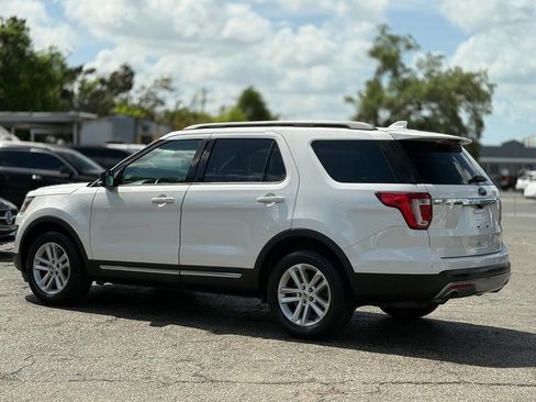 Used 2017 Ford Explorer XLT w/ Equipment Group 202A image 5