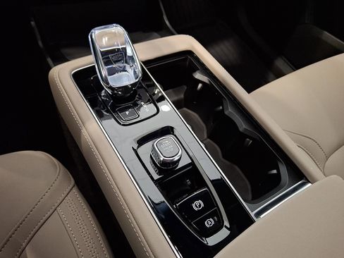 New 2026 Volvo XC90 B6 Plus w/ Protection Package Premier image 16