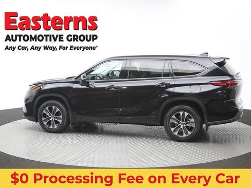 Used 2021 Toyota Highlander XLE AWD/4WD image 63