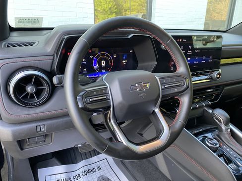 Used 2024 Chevrolet Colorado Z71 w/ Z71 Convenience Package 2 image 16